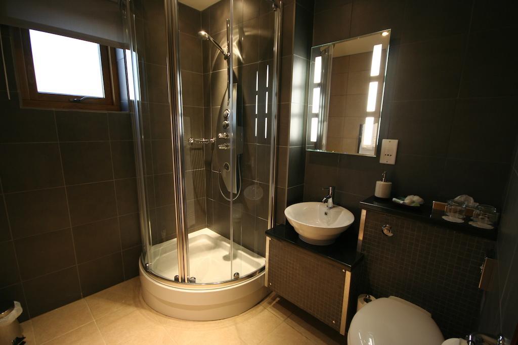 Three Horseshoes Country Inn Leek Room photo