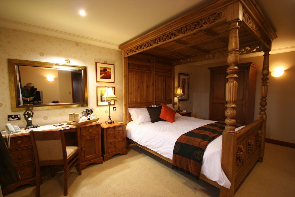 Three Horseshoes Country Inn Leek Room photo