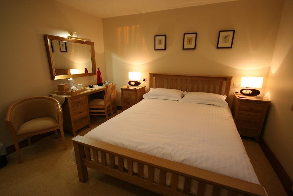 Three Horseshoes Country Inn Leek Room photo