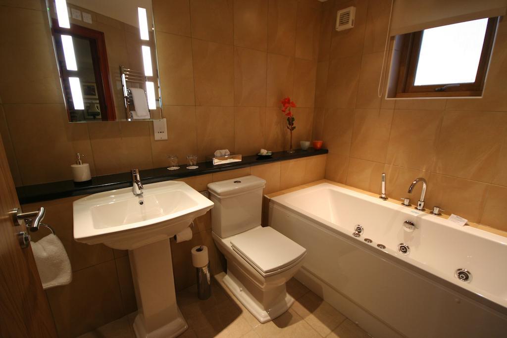 Three Horseshoes Country Inn Leek Room photo